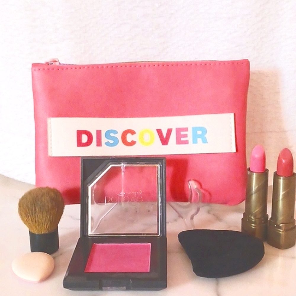 NWT IPSY COSMETIC BAG WITH 6 PRODUCTS ONE ITEM FULL SIZE